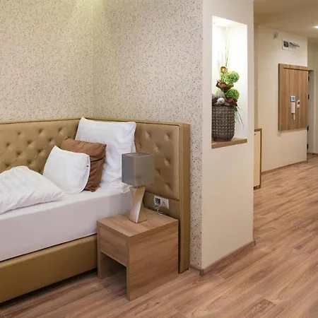 Foter Rezidencia 2 Aparthotel Gyor Exterior photo