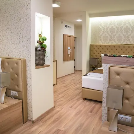 Foter Rezidencia 2 Aparthotel Gyor Exterior photo