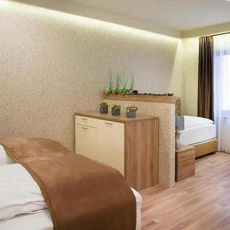 Foter Rezidencia 2 Aparthotel Gyor Exterior photo