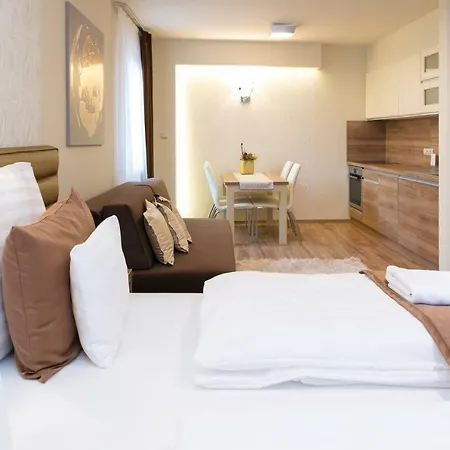 Foter Rezidencia 2 Aparthotel Gyor Exterior photo