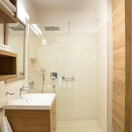 Foter Rezidencia 2 Aparthotel Gyor Exterior photo