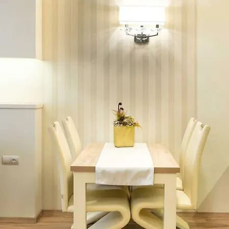 Foter Rezidencia 2 Aparthotel Gyor Exterior photo