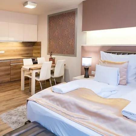 Foter Rezidencia 2 Aparthotel Gyor Exterior photo